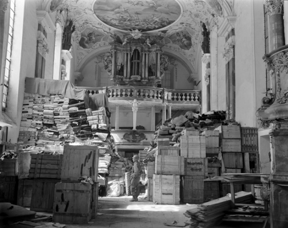 immagine per opere stoccate e oggetto di spoliazione da parte dei nazisti, Chiesa a Ellingen, in Germania,1945