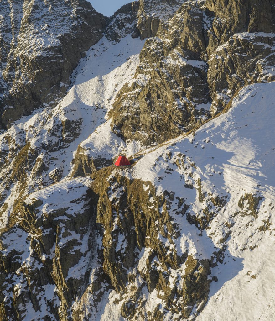immagine per Nuovo Bivacco Aldo Frattini 2025. Un progetto di EX., GAMeC Bergamo e CAI - Club Alpino Italiano / Sezione di Bergamo. Alta Via delle Orobie Bergamasche - Valbondione. Nell'ambito del progetto “Pensare come una montagna - Il Biennale delle Orobie”. Courtesy GAMeC - Galleria d’Arte Moderna e Contemporanea di Bergamo. Ph. @Tomaso Clavarino