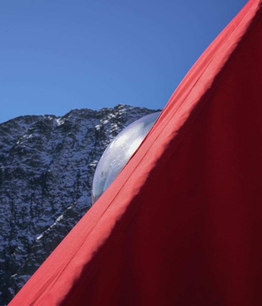 immagine per Nuovo Bivacco Aldo Frattini 2025. Un progetto di EX., GAMeC Bergamo e CAI - Club Alpino Italiano / Sezione di Bergamo. Alta Via delle Orobie Bergamasche - Valbondione. Nell'ambito del progetto “Pensare come una montagna - Il Biennale delle Orobie”. Courtesy GAMeC - Galleria d’Arte Moderna e Contemporanea di Bergamo. Ph. @Tomaso Clavarino