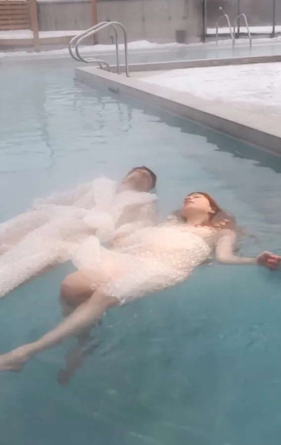 immagine per Bubble wrap outfit by NZWR