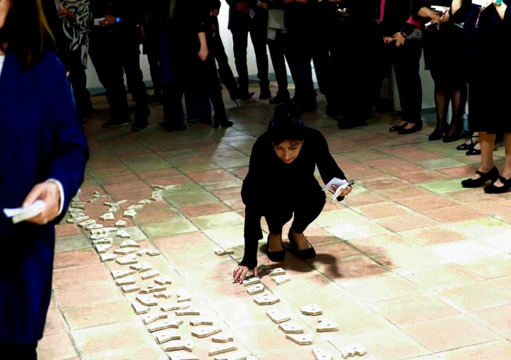 immagine per Enza Monetti - Messenger - azione durante la performance B.A.C.S. 2025