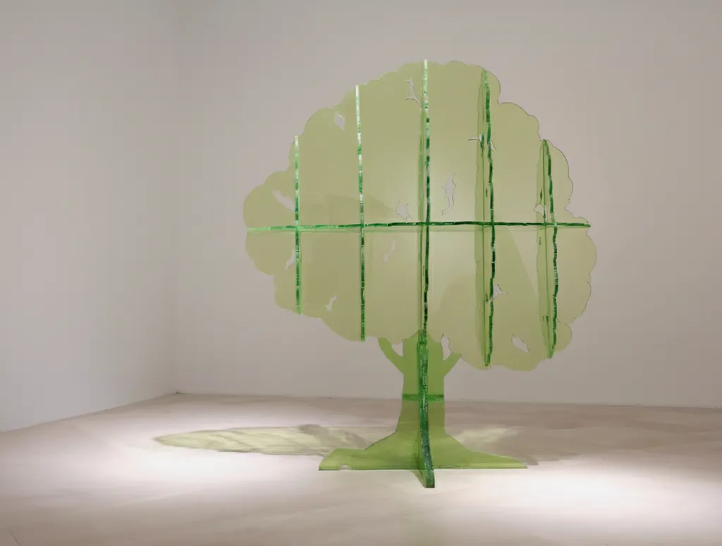 immagine per Gino Marotta, Albero del paradiso (1972; metacrilato, 231 x 200 x 88 cm)