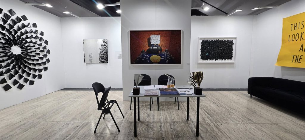 immagine per Dettaglio stand Daniele Sigalot a Roma Arte in Nuvola 2025