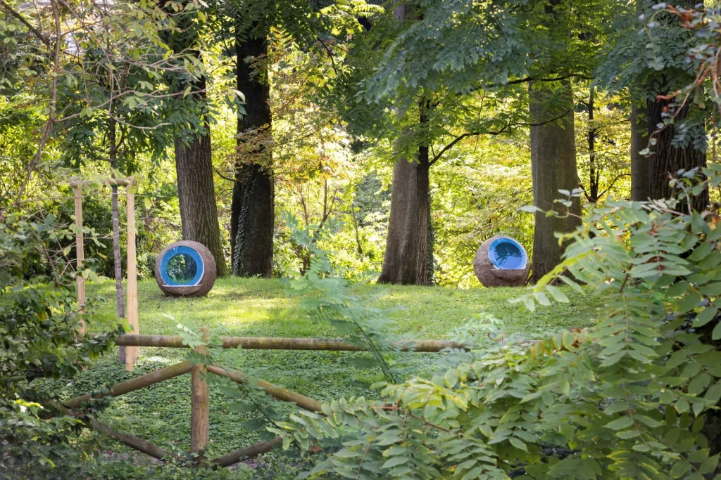 immagine per Furla Series - Sara Enrico. Under the Sun, Beyond the Skin, 2025. Installation view della mostra promossa da Fondazione Furla e GAM – Galleria d’Arte Moderna di Milano. Ph. Andrea Rossetti. Courtesy Fondazione Furla