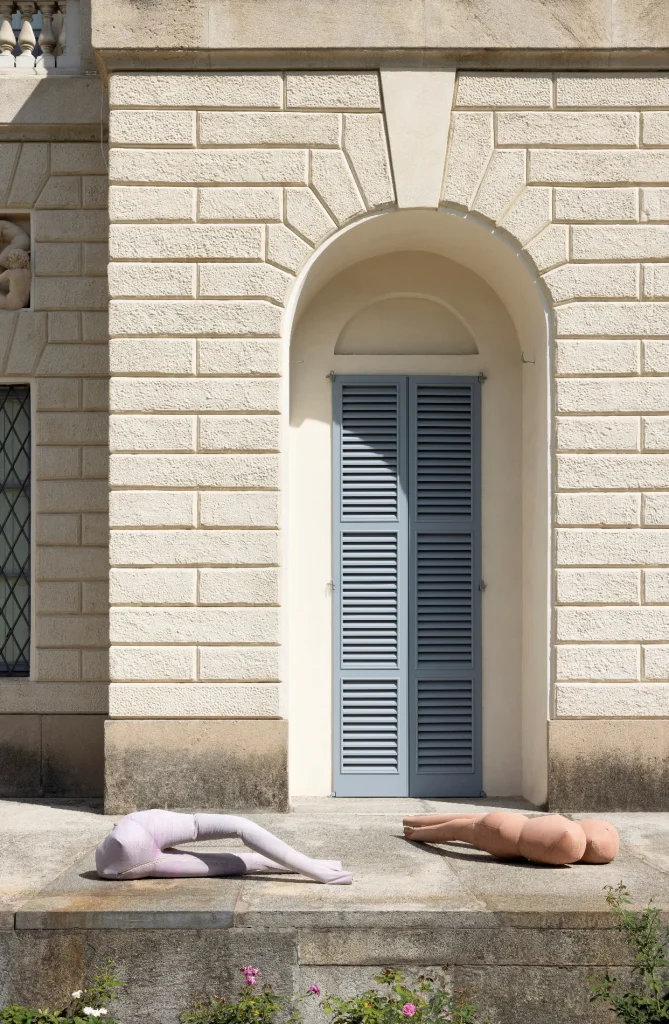 immagine per Furla Series - Sara Enrico. Under the Sun, Beyond the Skin, 2025. Installation view della mostra promossa da Fondazione Furla e GAM – Galleria d’Arte Moderna di Milano. Ph. Andrea Rossetti. Courtesy Fondazione Furla