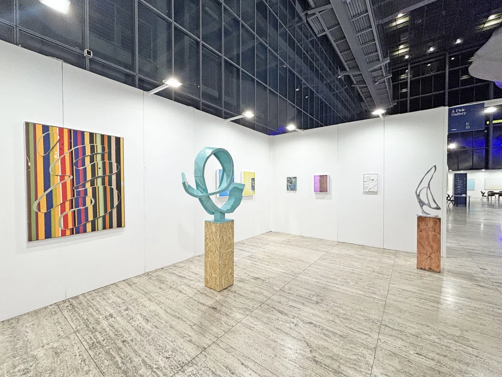 immagine per Panoramica stand A PICK GALLERY, Torino - opere di Jay Gard, Wolfgang Flad, Marco Tagliafico -Roma Arte in Nuvola 2025