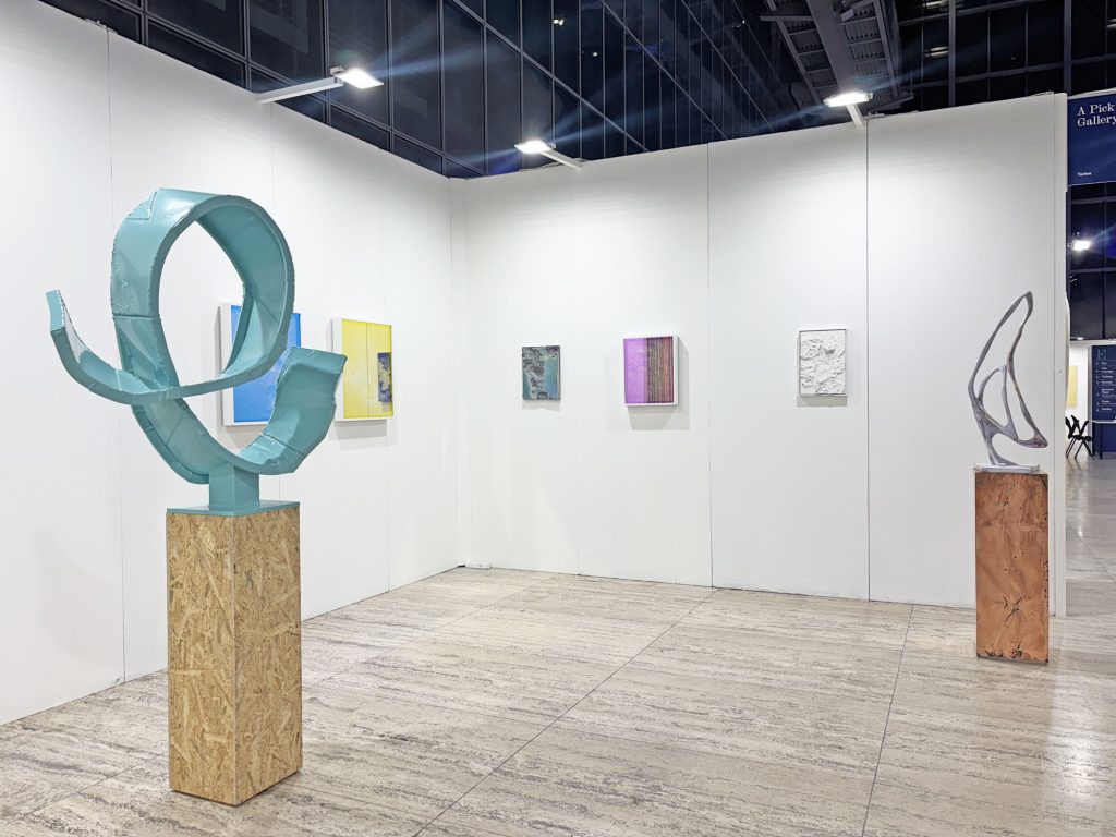 immagine per Panoramica stand A PICK GALLERY, Torino - opere di Jay Gard, Wolfgang Flad, Marco Tagliafico -Roma Arte in Nuvola 2025