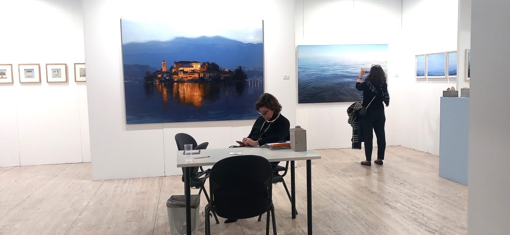 immagine per Panoramica stand galleria Forni -Roma Arte in Nuvola 2025 -ph. Claudio Orlandi