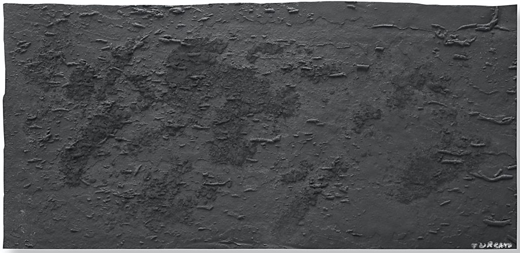immagine per Superficie lunare, 1968 olio, tecnica mista su gommapiuma; 29 x 62 cm. Courtesy dell’Archivio Giulio Turcato e Fondazione Giuliani. © GIULIO TURCATO, by SIAE