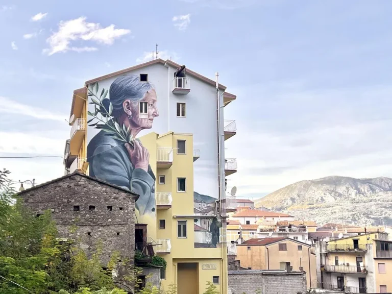 immagine per Il murale anamorfico di Attorrep aka Antonino Perrotta a Vietri di Potenza