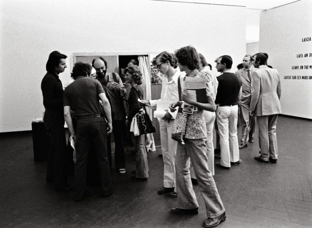 immagine per Franco Vaccari Lascia una traccia del tuo passaggio, Padiglione Italia, Biennale Venezia, 1972 -ph. Amedeo Benestante