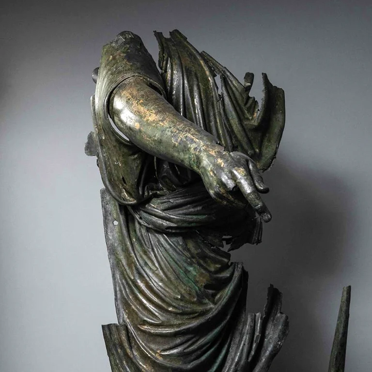 immagine per I bronzi del Ponte di Valentiniano. Magnifiche memorie sommerse restaurate e riemerse.