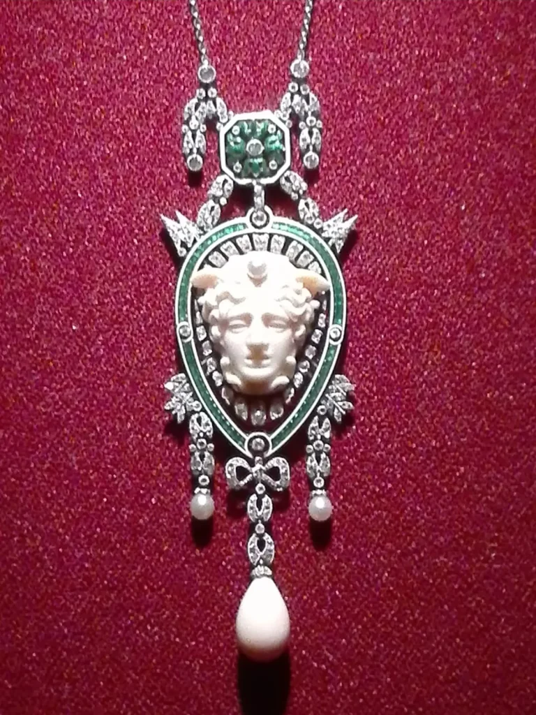 immagine per Gioiello Testa di Medusa - Cartier 1906