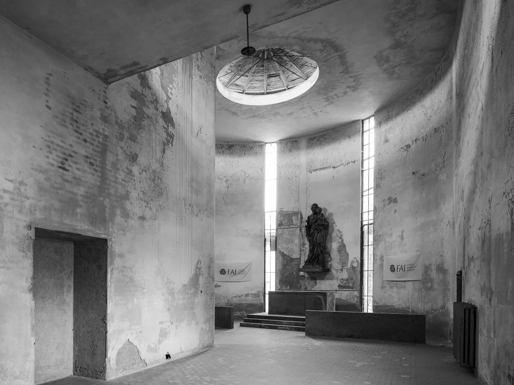 immagine per Chiesa del Sanatorio, V.E. III altare 1929-1934, Alessandria ph. Marco Introini