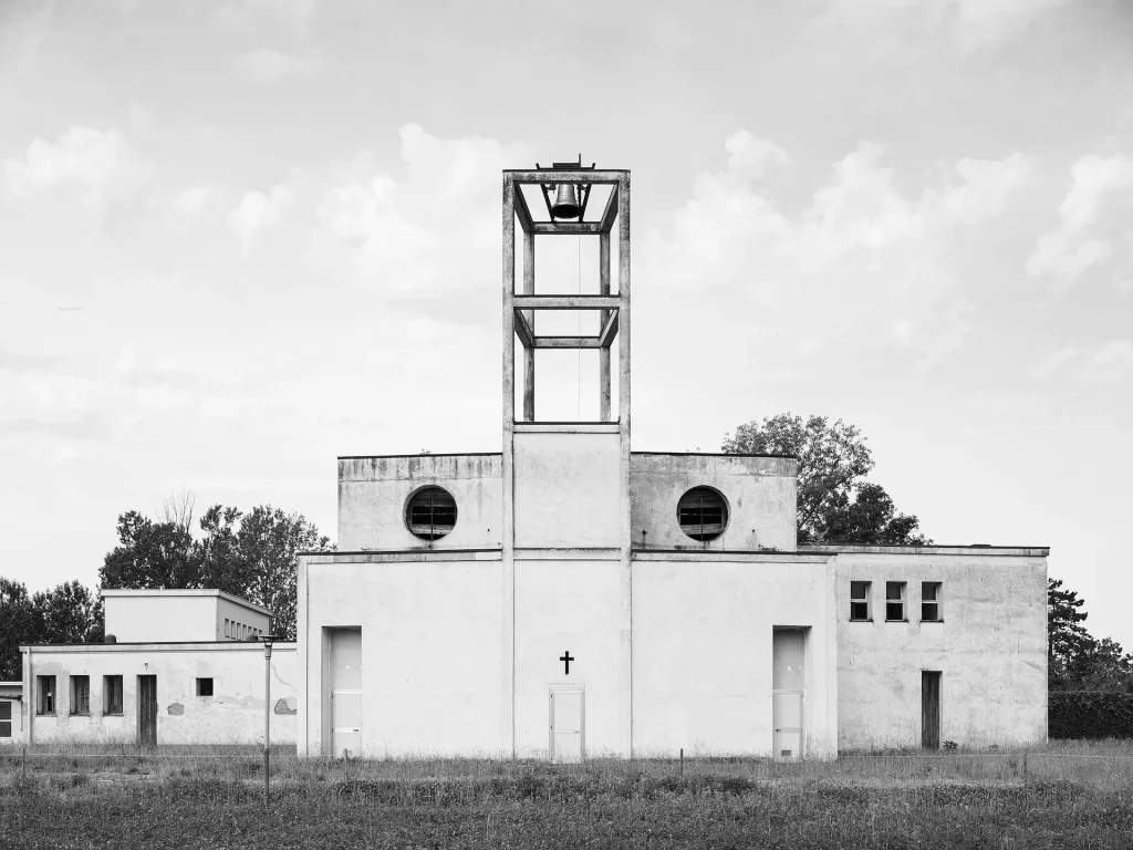immagine per Chiesa del Sanatorio, V.E. III esterno 1929-1934, Alessandria ph. Marco Introini