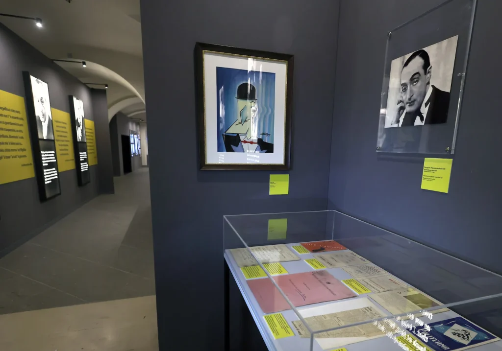 immagine per Foto allestimento della mostra Totò e la sua Napoli a Palazzo Reale. Ph. credit Stefano Renna