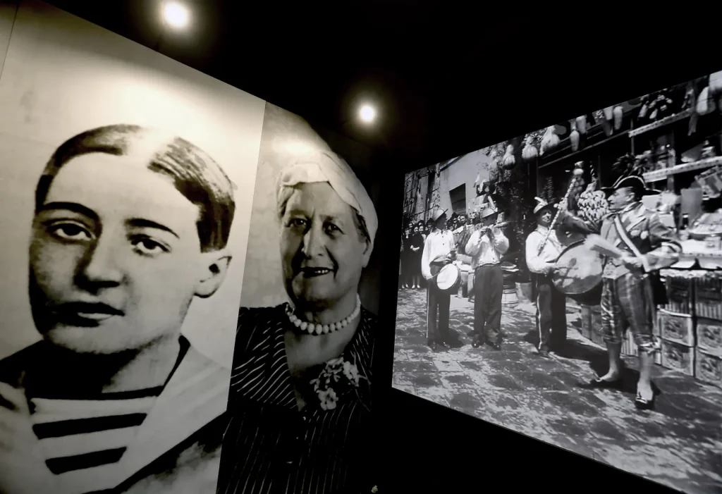 immagine per Foto allestimento della mostra Totò e la sua Napoli a Palazzo Reale. Ph. credit Stefano Renna