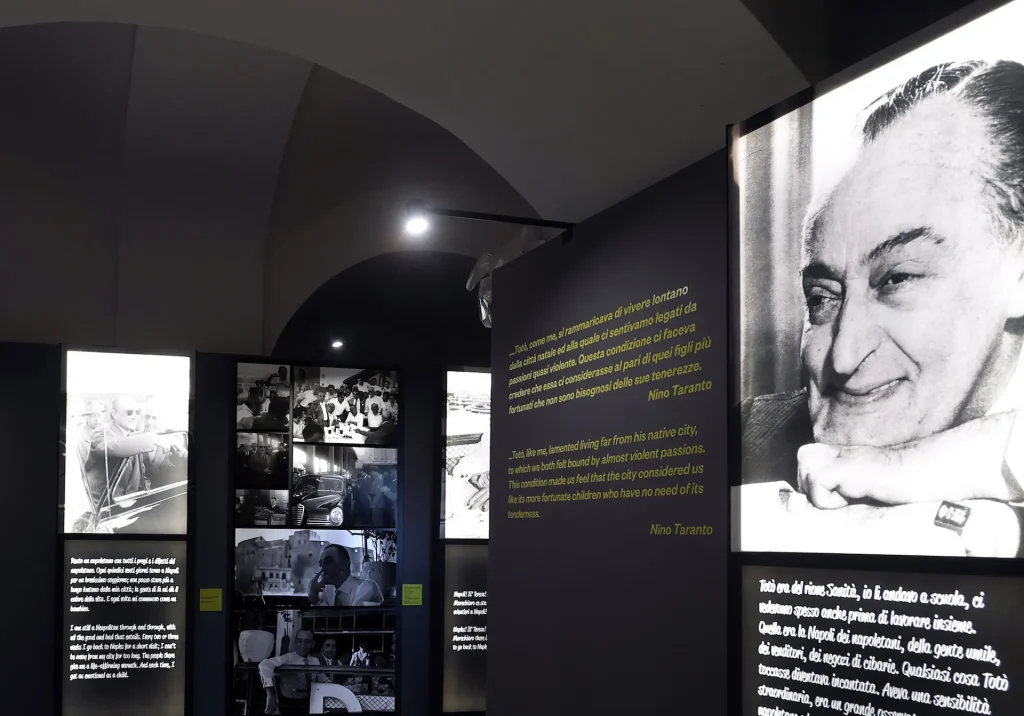 immagine per Foto allestimento della mostra Totò e la sua Napoli a Palazzo Reale. Ph. credit Stefano Renna