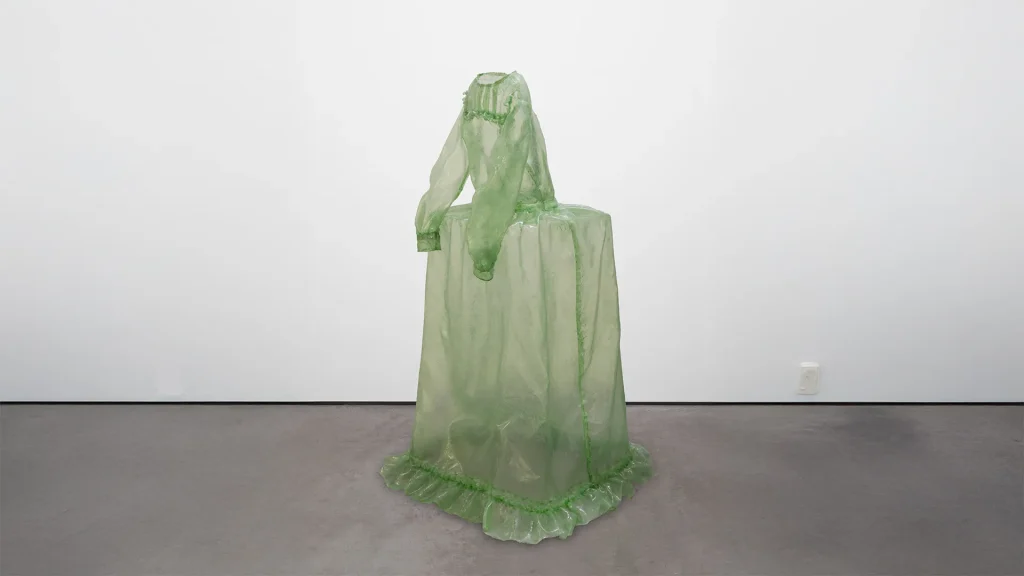immagine per Brandon Morris, Ghost Dress 5, 2024, Europa Gallery, Parigi.