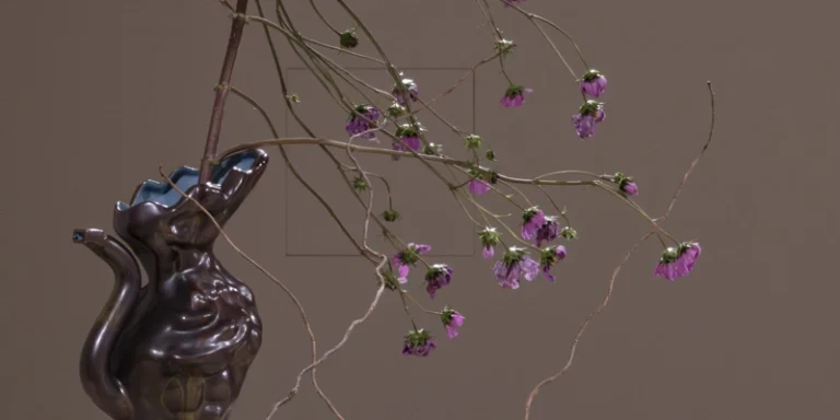 immagine per Vica Pacheco. The Flower Requiem Whistling Vases