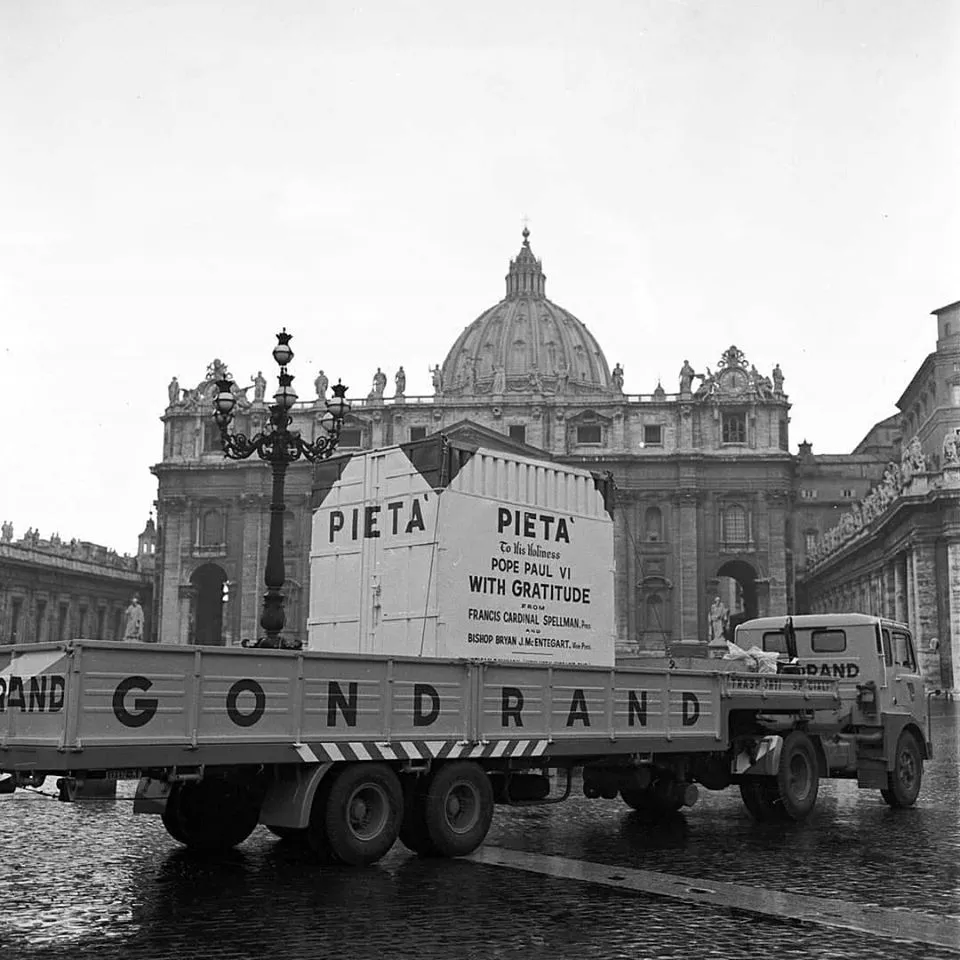 immagine per La Pietà vaticana di Michelangelo imballata, in viaggio da piazza San Pietro verso la New York World’s Fair 1964