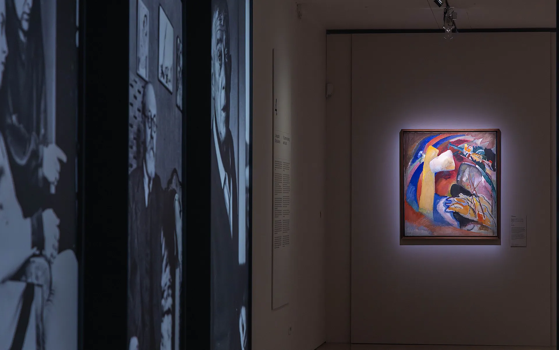 immagine per FIG. 27) Wassily Kandinsky, Studio per dipinto con forma bianca, 1913 -Impressionismo e Oltre -Ara Pacis RM -Ph. Monkeys Video Lab