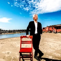 immagine per Poveri Cristi. Ascanio Celestini racconta il miracolo quotidiano di restare al mondo