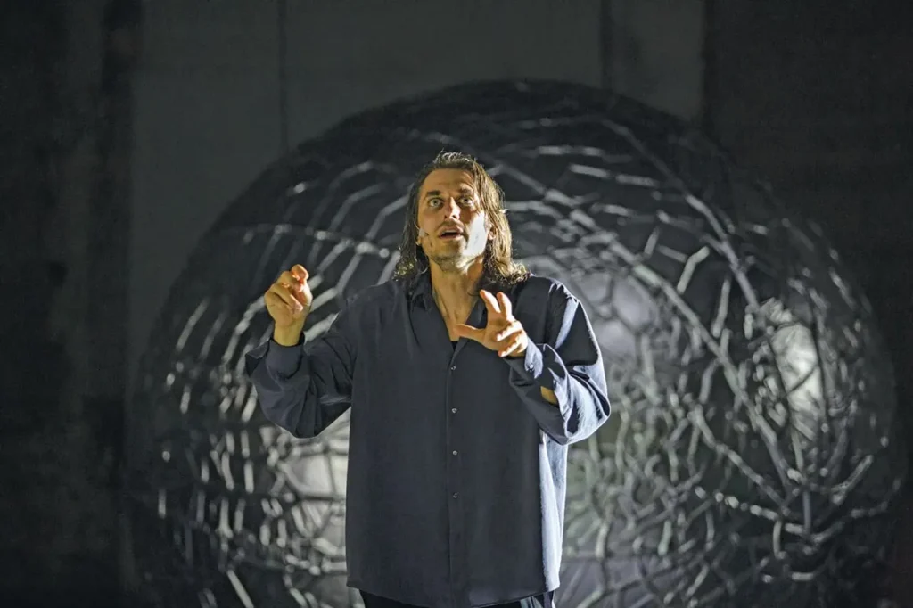 La cosmicomica vita di Q - Teatro Stabile di Torino. foto Anna Faragon