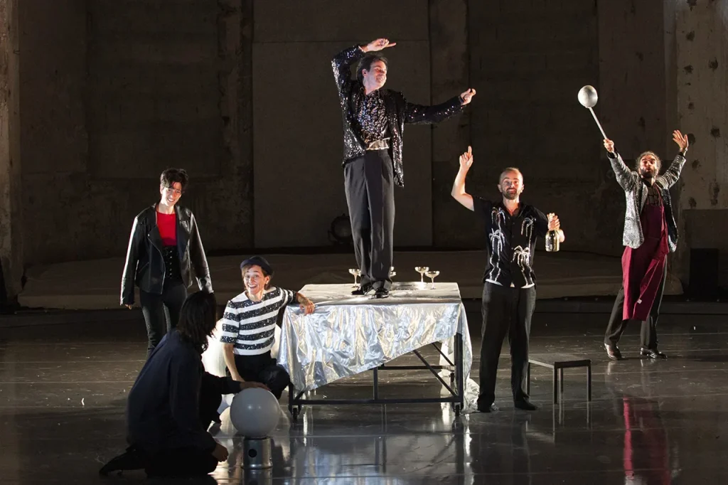 immagine epr La cosmicomica vita di Q - Teatro Stabile di Torino. foto Anna Faragon