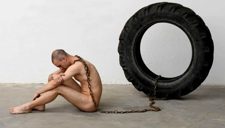 immagine per Paolo Canevari. Minimalismo barocco e vischiosa sacralità della materia