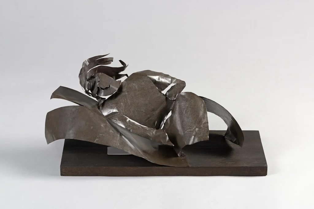 immagine per Sofà (Riposo) 1931-32 Ferro stagnato cm 16 × 43 × 18,5 Studio per il Paese del cieco 1936 Alluminio