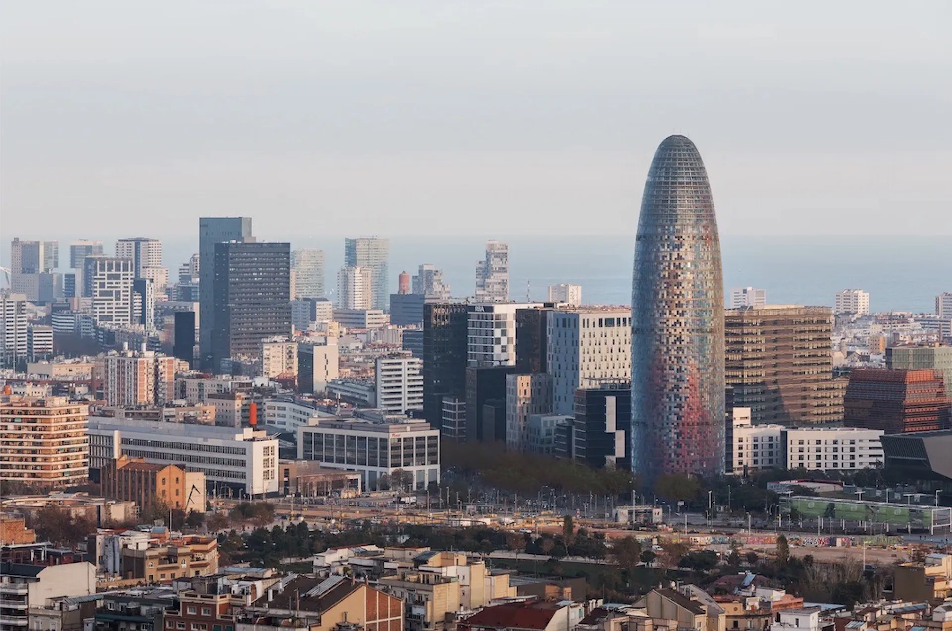 immagine per Torre Glories - Mirador - Barcelona - Installazione interna di Tomas Saraceno (foto successiva)