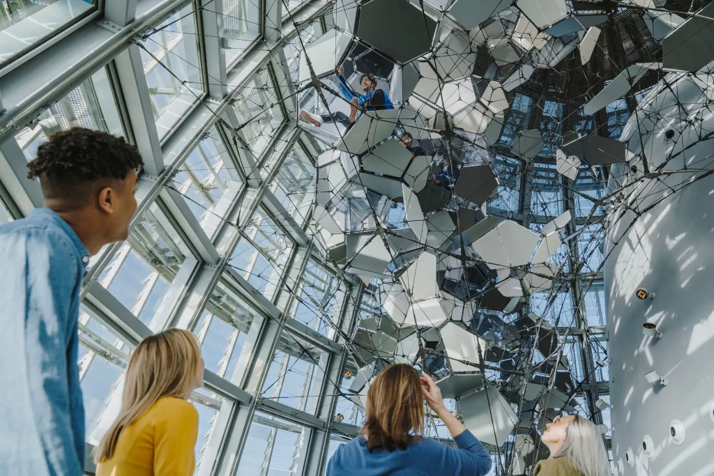 immagine per Tomas Saraceno - Cloud city - Mirador - Torre Glories - Barcelona - 2022