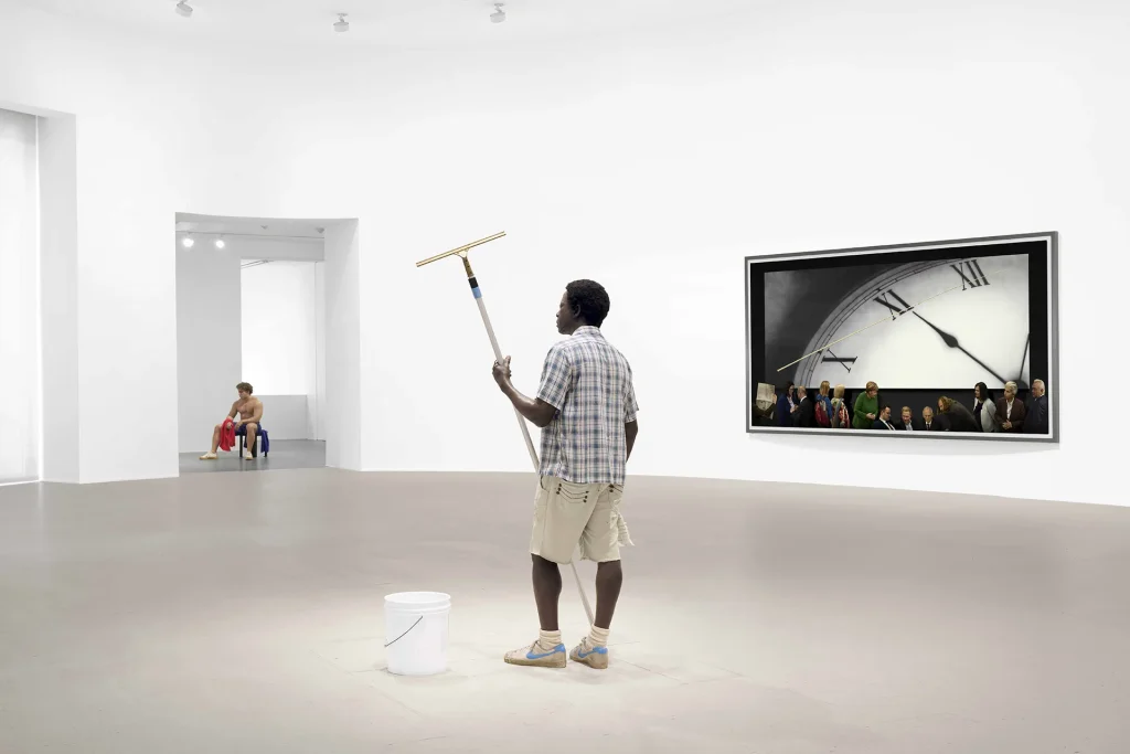 immagine per Mirrored Fiction Roma, 2026, installation view Artwork, left to right: © 2026 Estate of Duane Hanson/Artists Rights Society (ARS), NY; © Andreas Gursky/SIAE, 2026 Photo: Matteo D’Eletto, M3 Studio Courtesy Gagosian