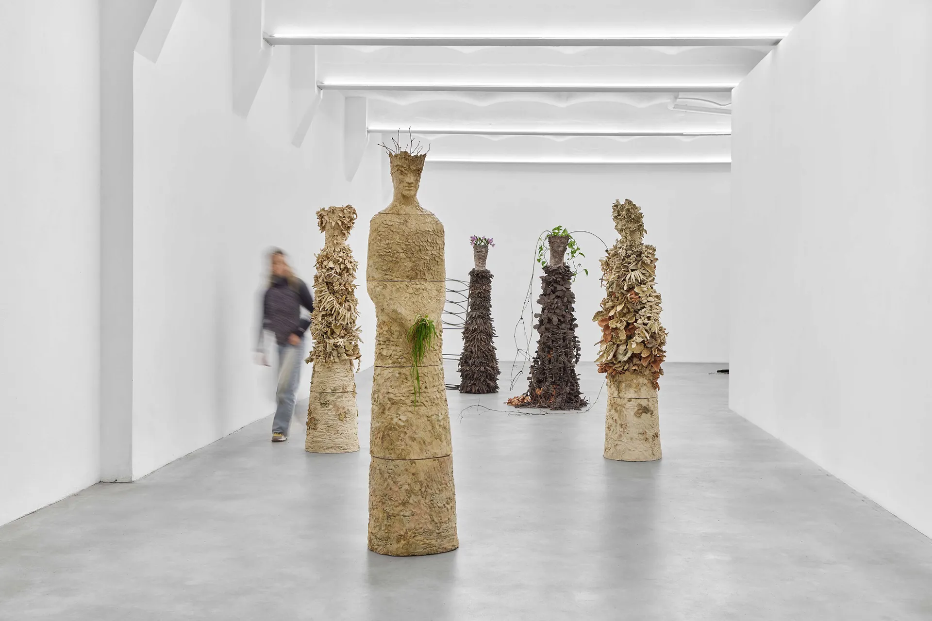 immagine per Colonne, 2025, vista d’insieme dell’installazione SpazioA, Pistoia ph Camilla Maria Santini