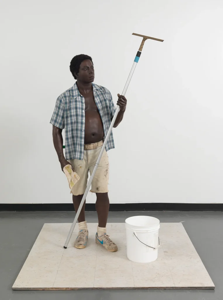 immagine per Mirrored Fiction Roma, 2026. Duane Hanson - Window Washer, 1984 Oil on bronze with mixed media 90 × 60 × 60 inches (228.6 × 152.4 × 152.4 cm) 1 of 3 unique editions © 2026 Estate of Duane Hanson/Artists Rights Society (ARS), NY Photo: Rob McKeever Courtesy Gagosian