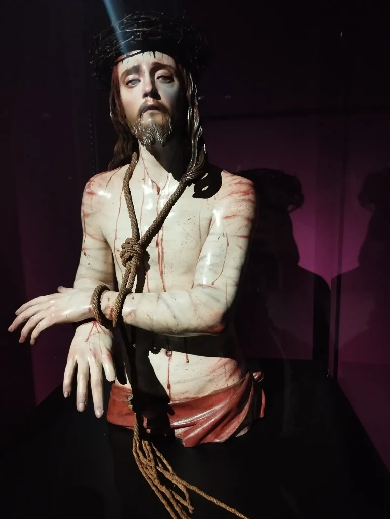 immagine per Pedro de Mena y Medrano, Ecce Homo, 1673 circa; legno policromo, Madrid, Museo Nacional de Artes Decorativas