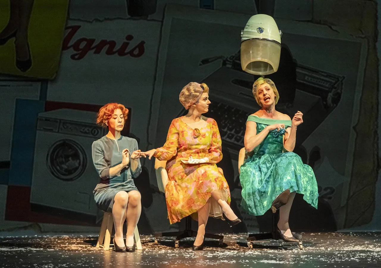 immagine per MIracolo a Milano, da sx Laura Palmiotti, Giulia Trivero, Diana Manea - photo ®MasiarPasquali. Piccolo Teatro di Milano