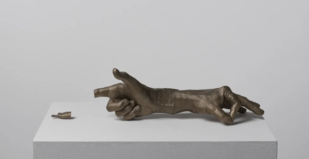 immagine per Bruce Nauman - Hand Pair, 1996 Silicon bronce, in 2 parts Overall dimensions variable © 2026 Bruce Nauman/Artists Rights Society (ARS), New York Photo: Prudence Cuming Associates Ltd Courtesy Gagosian