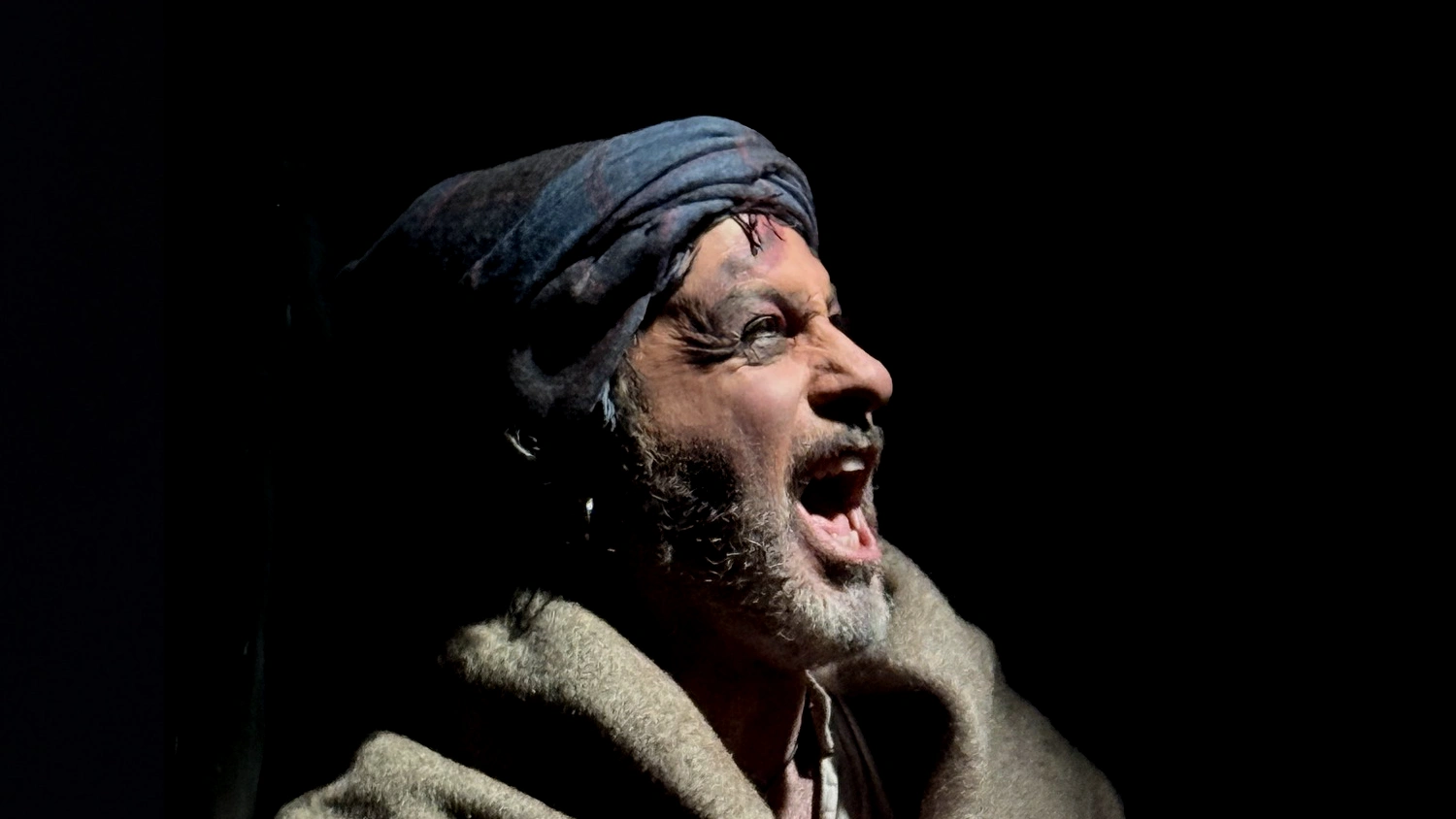 immagine per Hanno ucciso Baudelaire. Gli strani fiori e la poesia degli straccioni