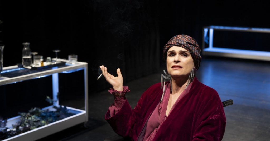 immagine per Improvvisamente, l’estate scorsa di Tennessee Williams, Laura Marinoni - Teatro “Giuditta Pasta” di Saronno