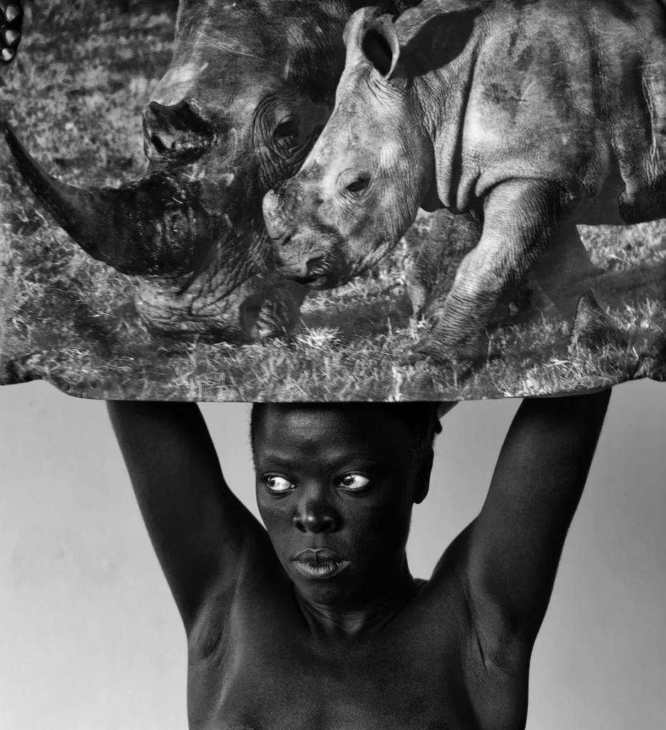 immagine per Zanele Muholi, dalla serie Somnyama Ngonyama: Dudu, Parktown, 2016
