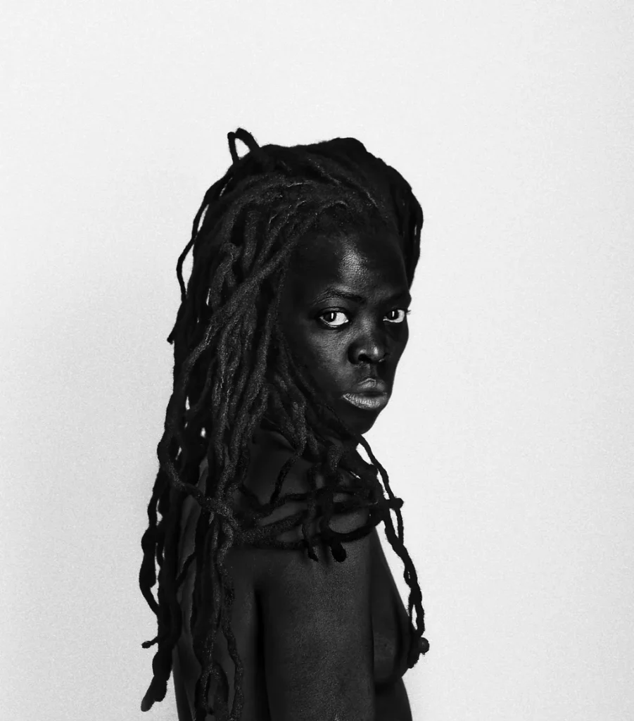 immagine per Zanele Muholi, dalla serie Somnyama Ngonyama: Funeka I, Amsterdam, 2016