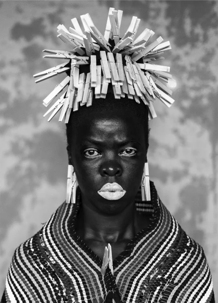 immagine per Zanele Muholi, dalla serie Somnyama Ngonyama: Bester I (Mayotte), 2015