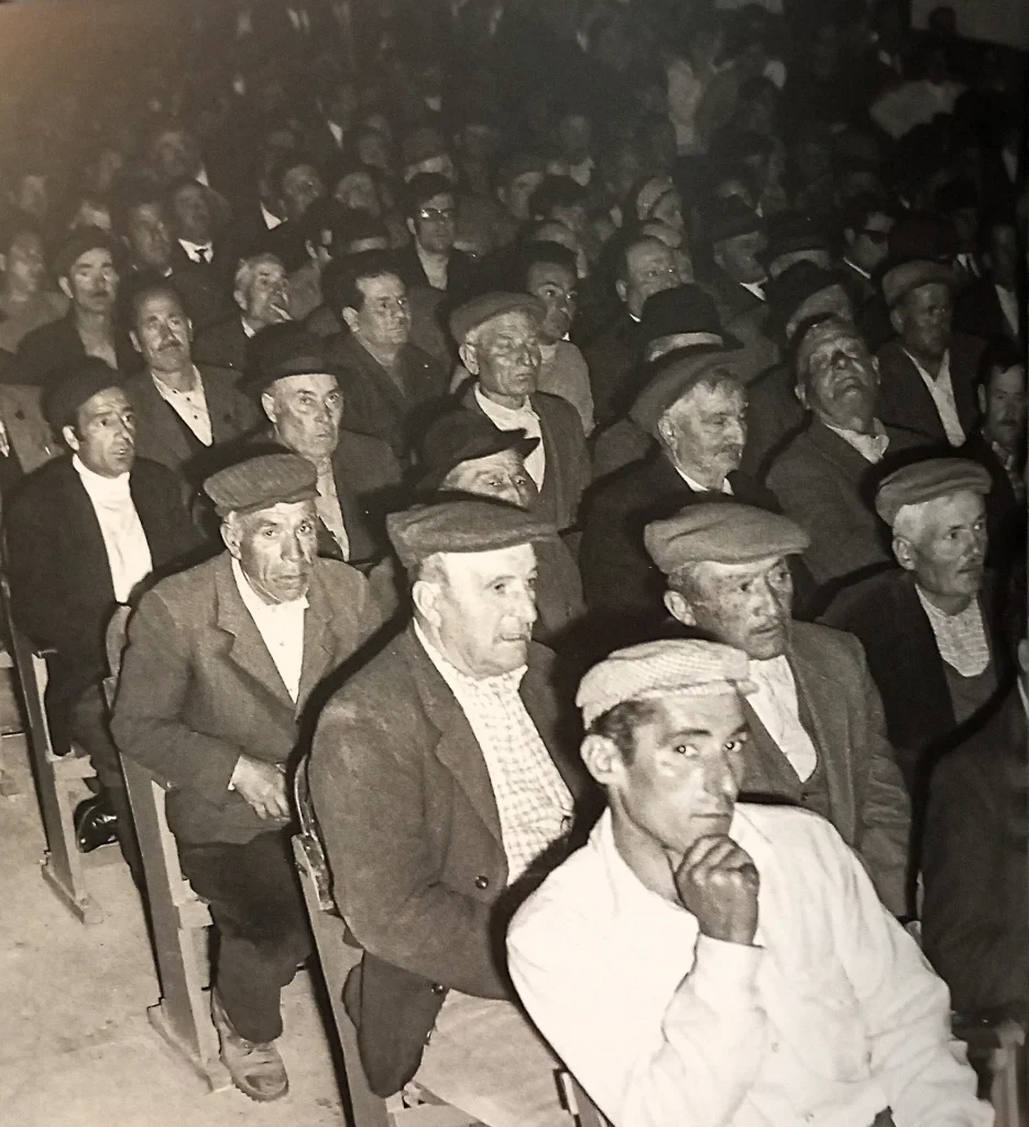 immagine per Cittadini di Grassano presenti al discorso di Levi - 1970 - ph. Notarangelo