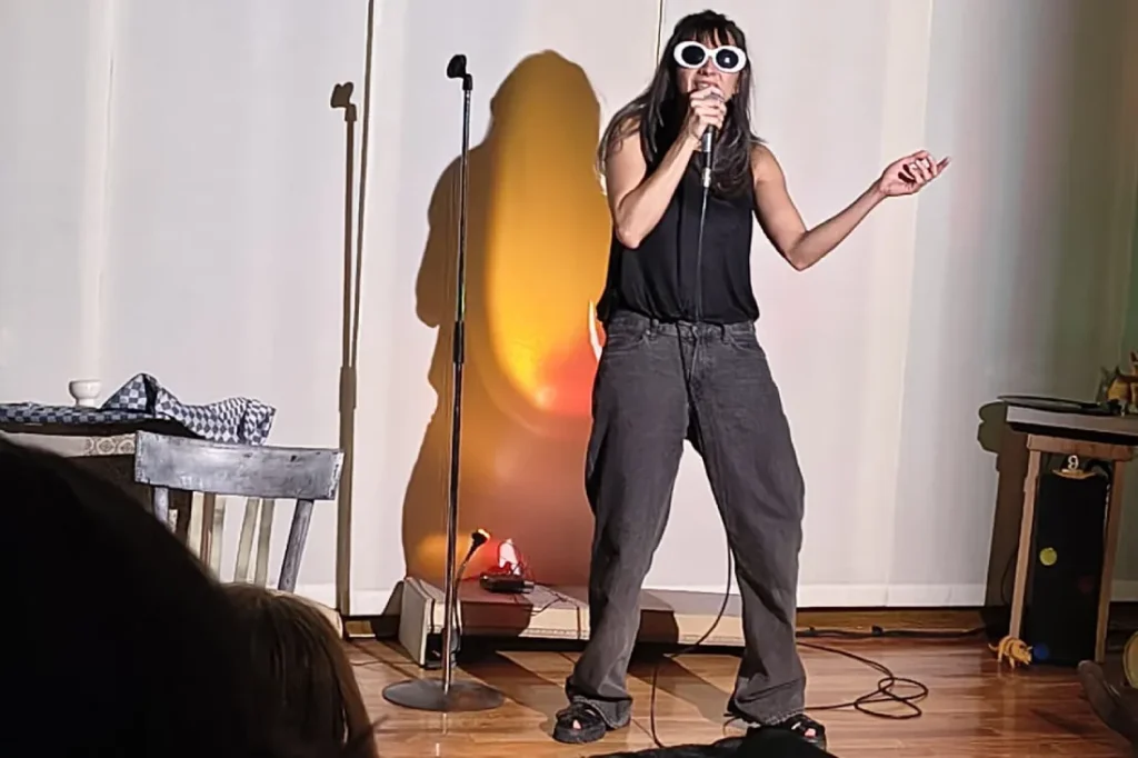 immagine per Attilio, di e con Flavia Ripa e la complicità di Paola Tintinelli. Teatro Linguaggicreativi, Milano