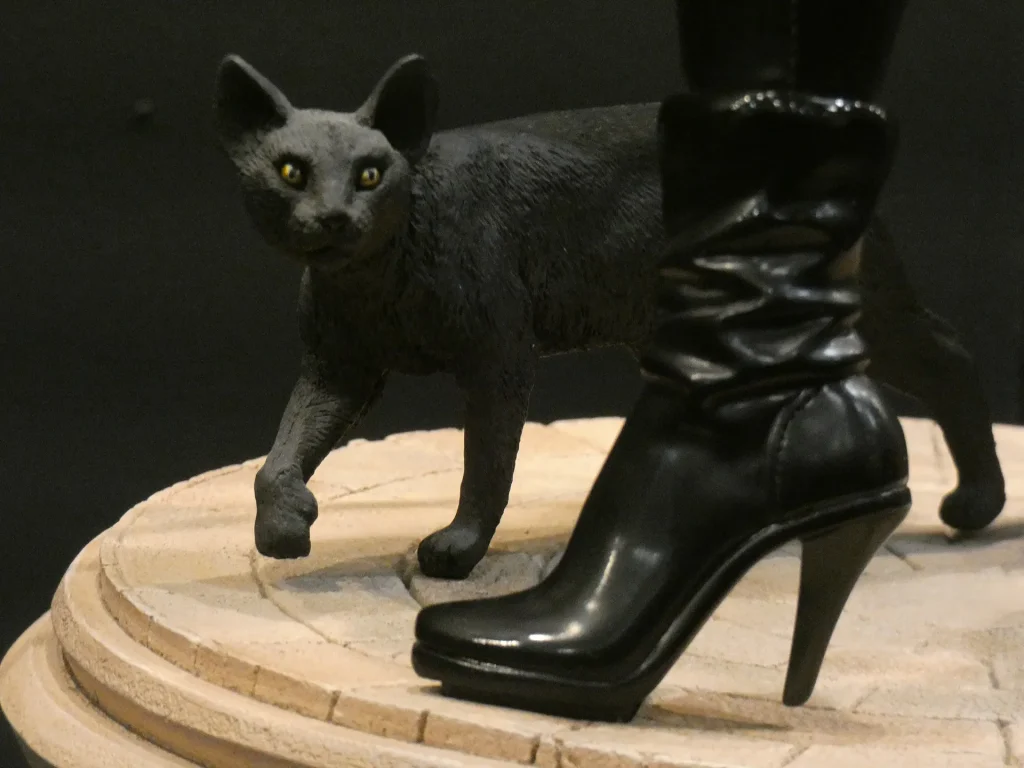 immagine per Mostra Superheroines – pop, cult & imagination. Particolare statuetta di Catwoman. Ph Flavio Martusciello