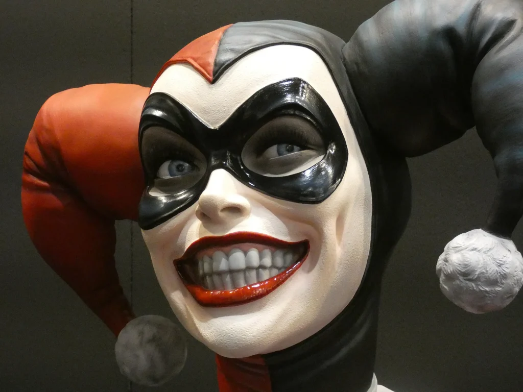 immagine per Mostra Superheroines -pop, cult & imagination. Particolare statuetta Harley Quinn. Ph Flavio Martusciello