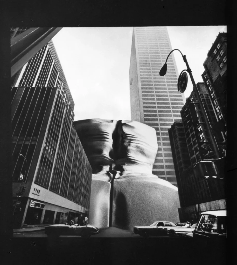 immagine per Sfinge di Manhattan: proposta per la costruzione di un centro di spettacolo e di studi audiovisivi, 1974, fotomontaggio. Francesco Somaini, Duisburg, 1978. Courtesy Archivio Francesco Somaini / Fondazione Francesco Somaini Scultore ETS