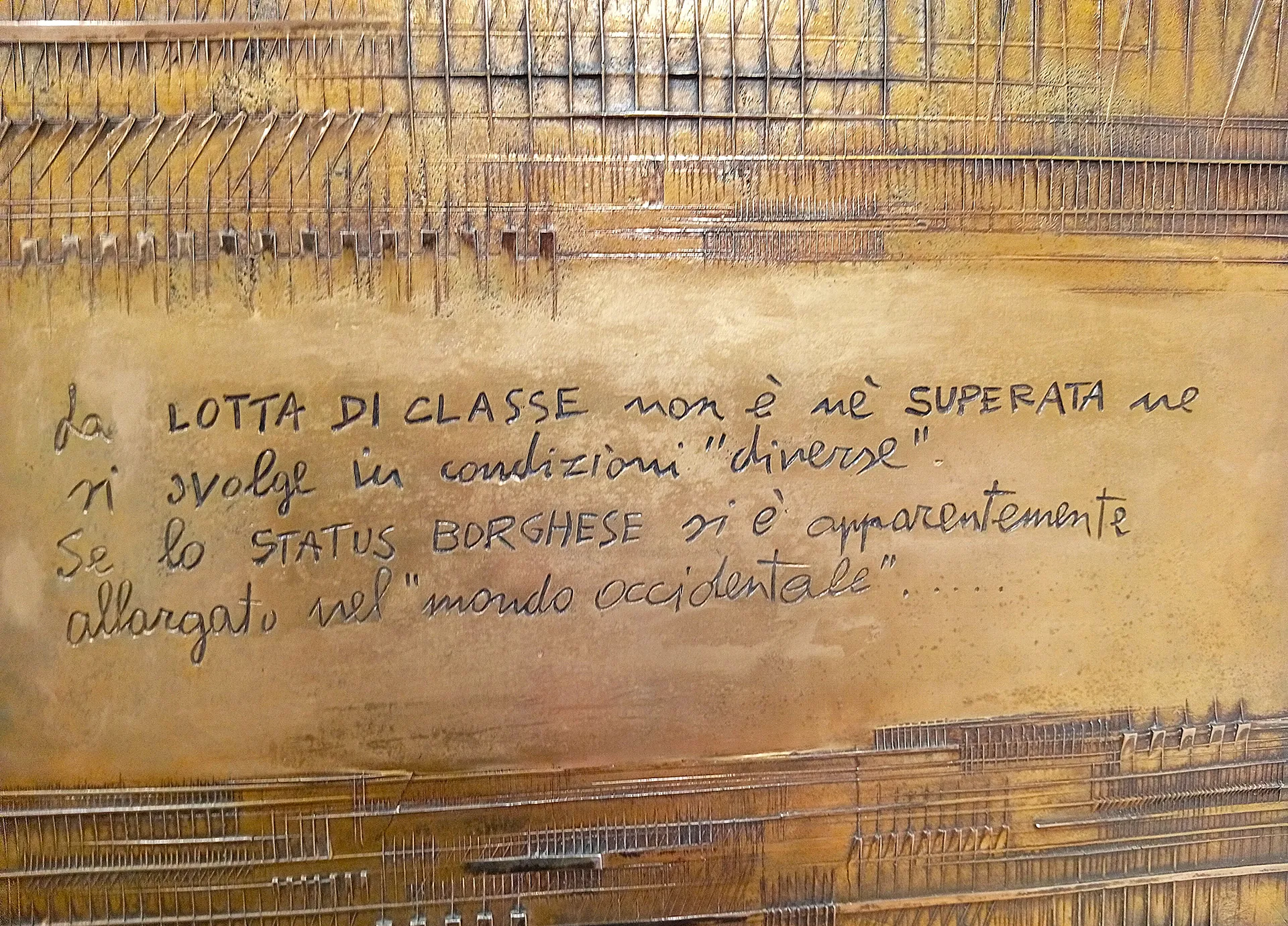 immagine per Arnaldo Pomodoro, Cronaca 7. Gastone Novelli -dettaglio- bronzo, 1976 -ph. Barbara Martusciello -Tornabuoni Arte, da Passo a due, mostra, 2026